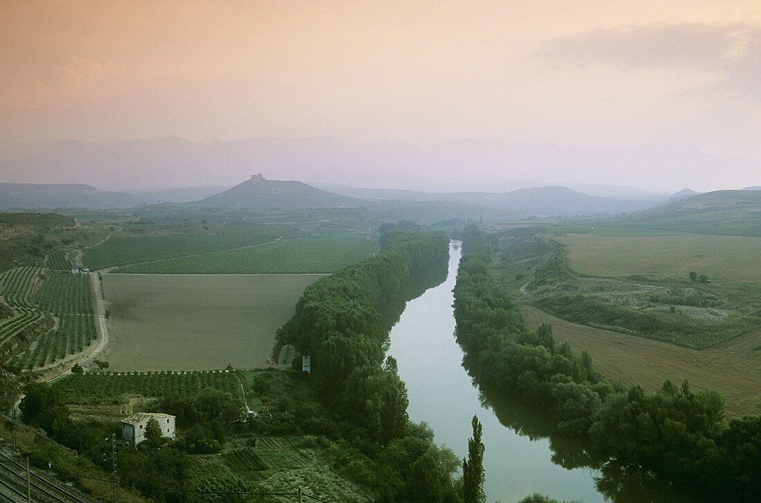 Ebro and Rioja Alta near Briones, Rioja Alta, Rioja, Spain