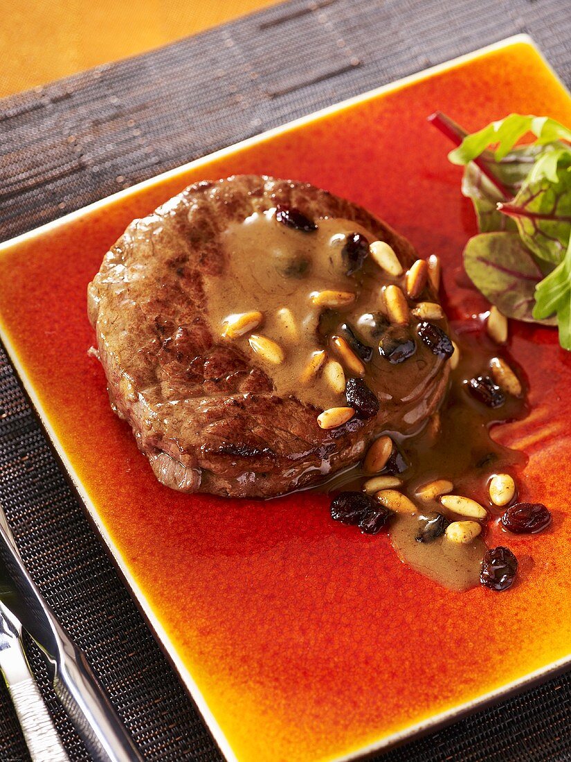 Beef medallion with a pine nut and raisin sauce