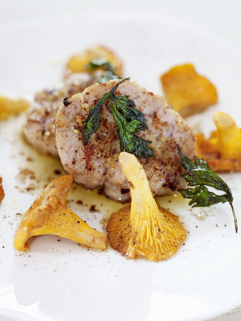 Veal sweetbread with chanterelle mushrooms