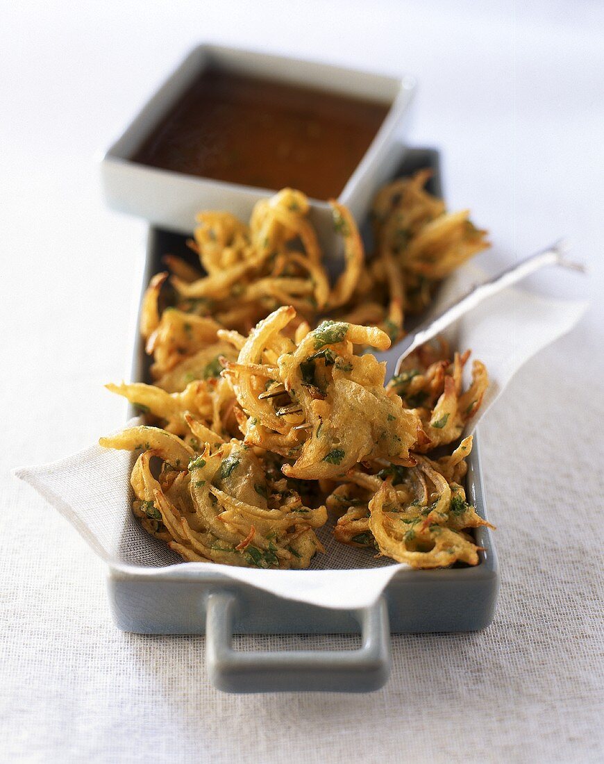 Fried onions with gravy