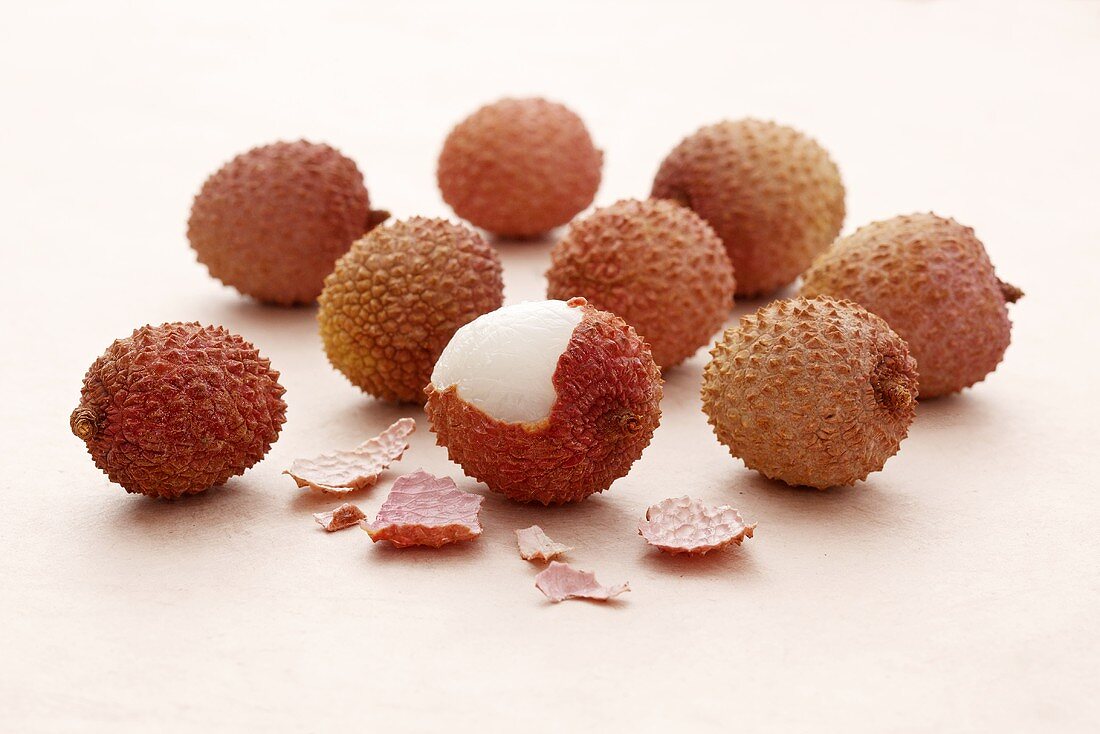 Lychees, whole and peeled