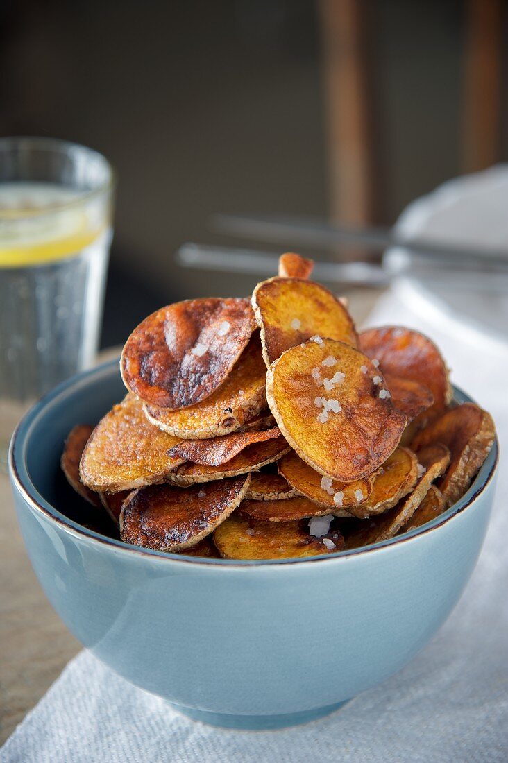 Home-made potato crisps