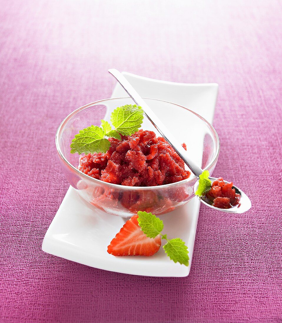 Strawberry granita with red wine