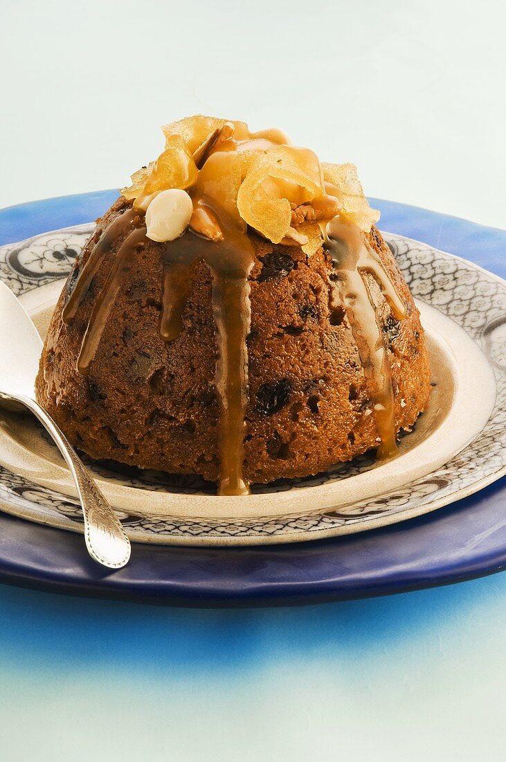 Bread pudding with raisins and caramel sauce