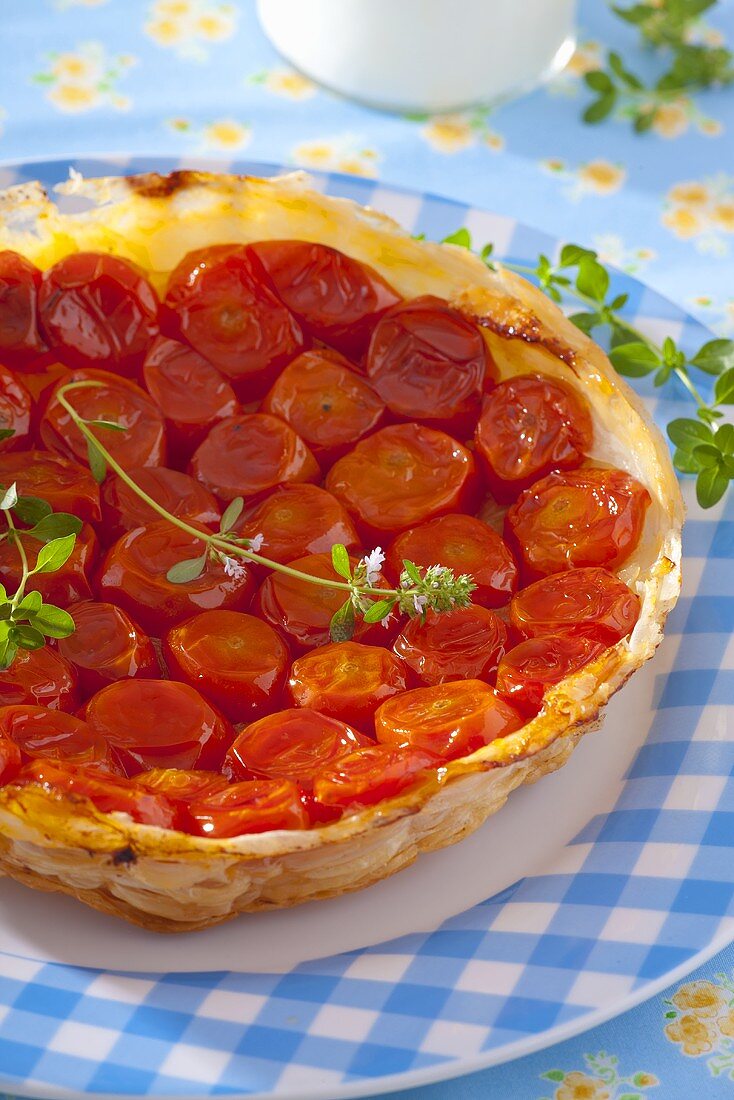 Blätterteigtarte mit Kirschtomaten