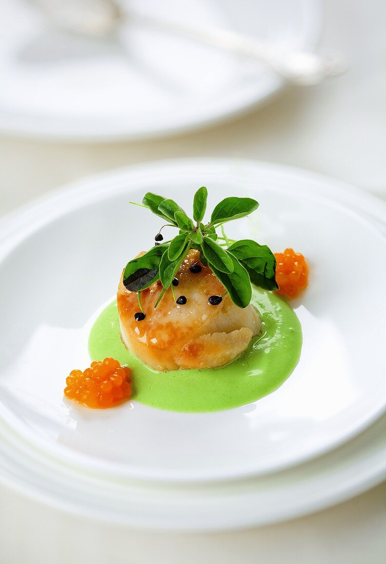 A scallop with avocado cream and caviar