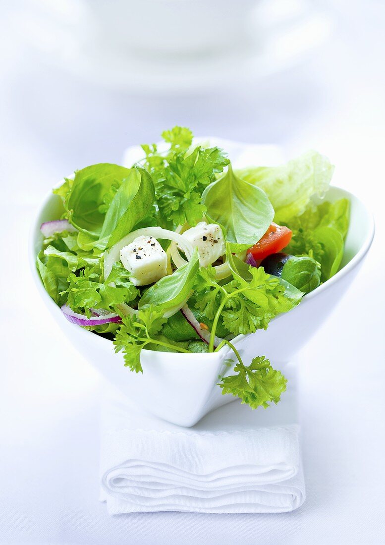 Grüner Salat mit Feta