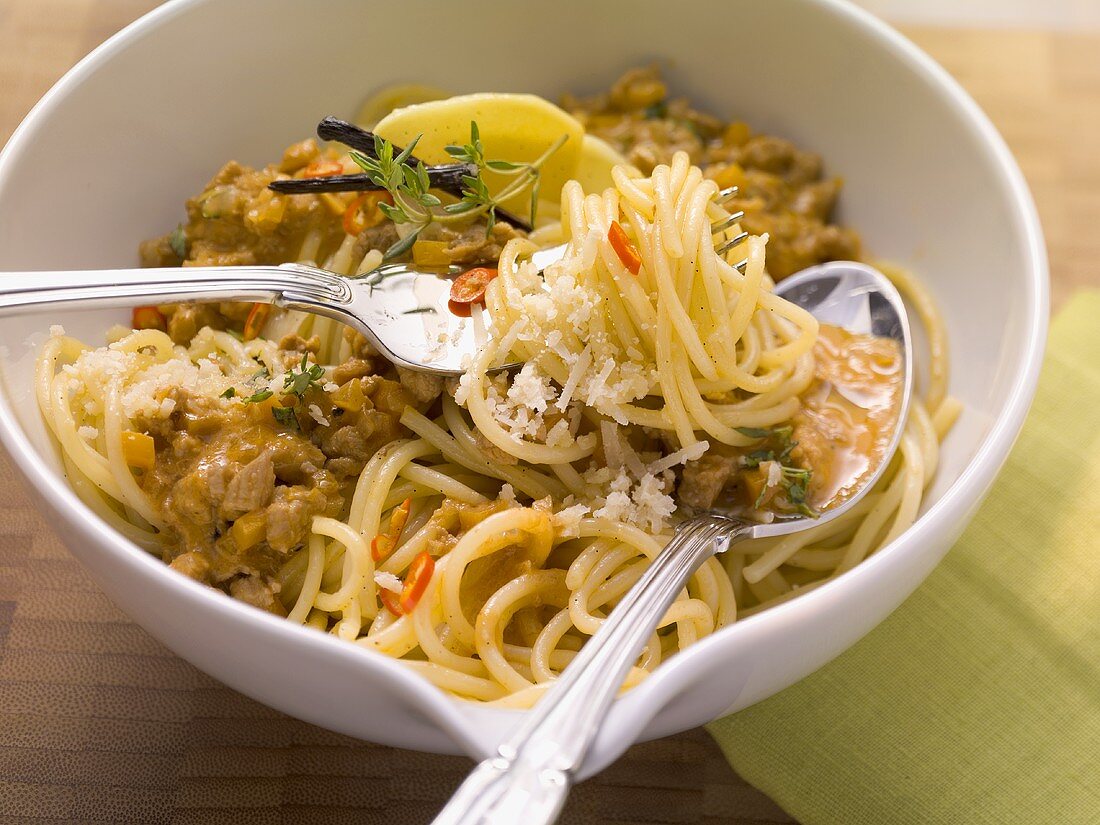 Würzige Spaghetti mit Kalbsragout
