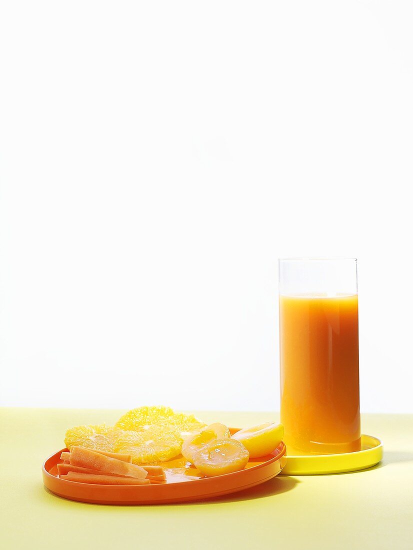 Saft aus Orangen, Aprikosen und Karotten