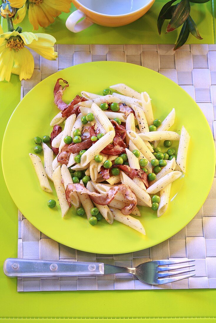 Penne with peas and bacon