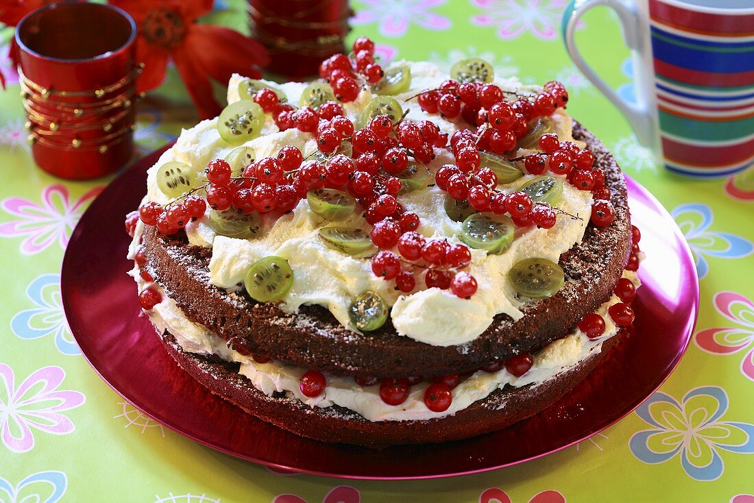 Redcurrant and gooseberry cream cake