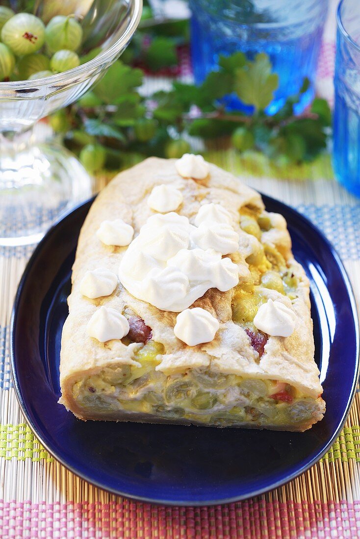 Gooseberry strudel with cream