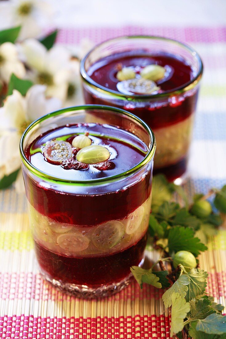 Wild strawberry jelly with gooseberries