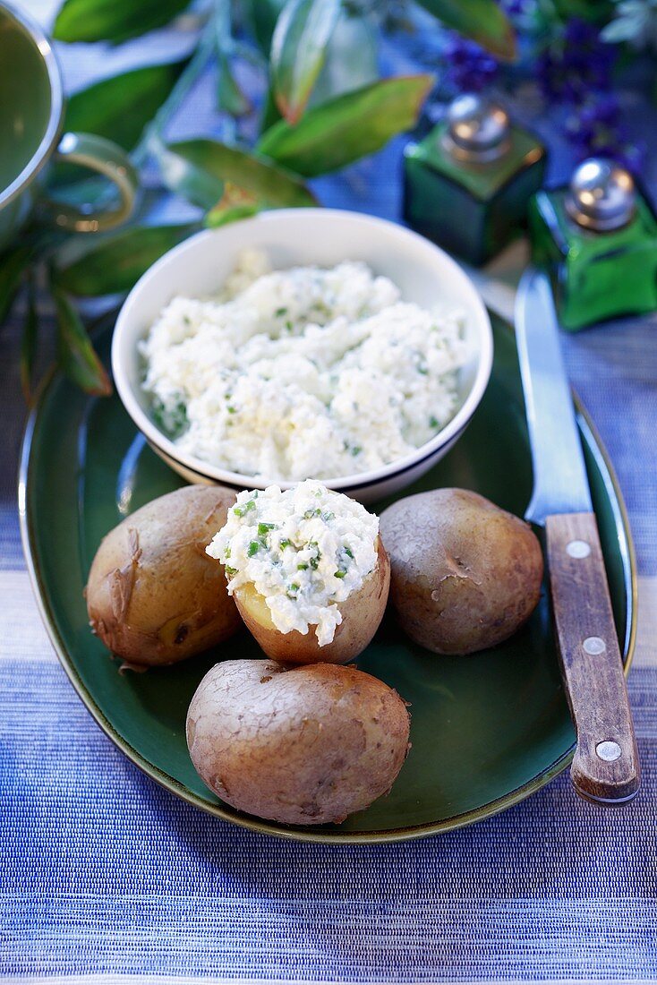 Potatoes with herb quark