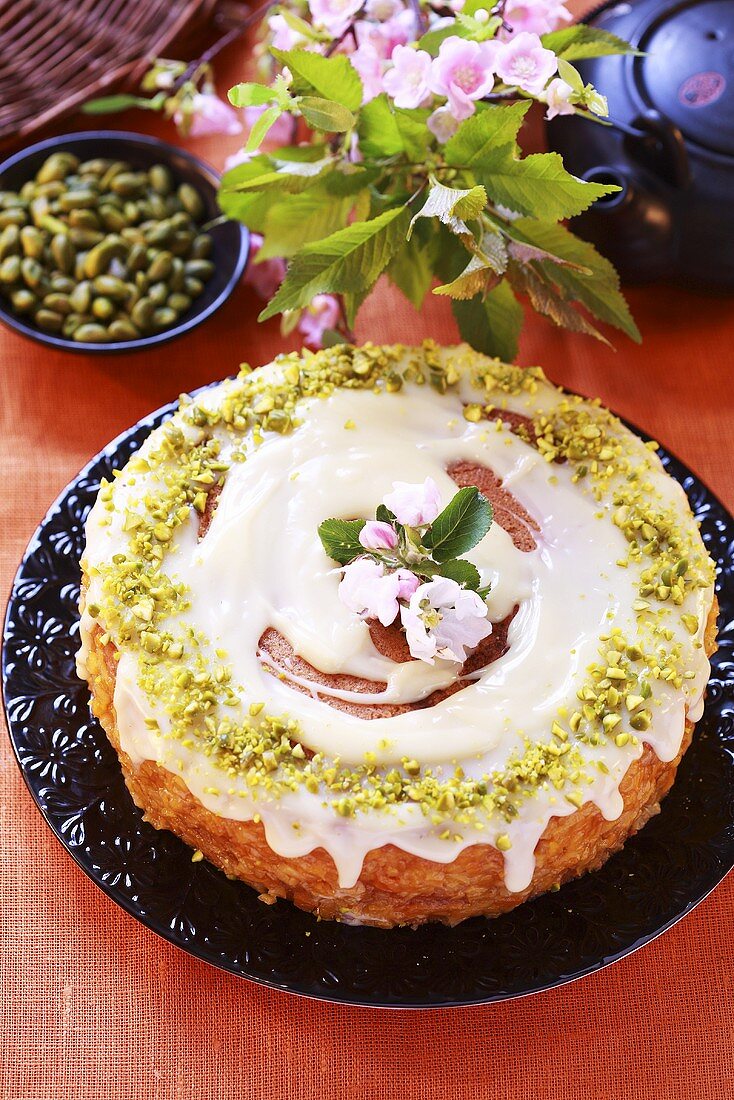 Apricot cake with pistachios