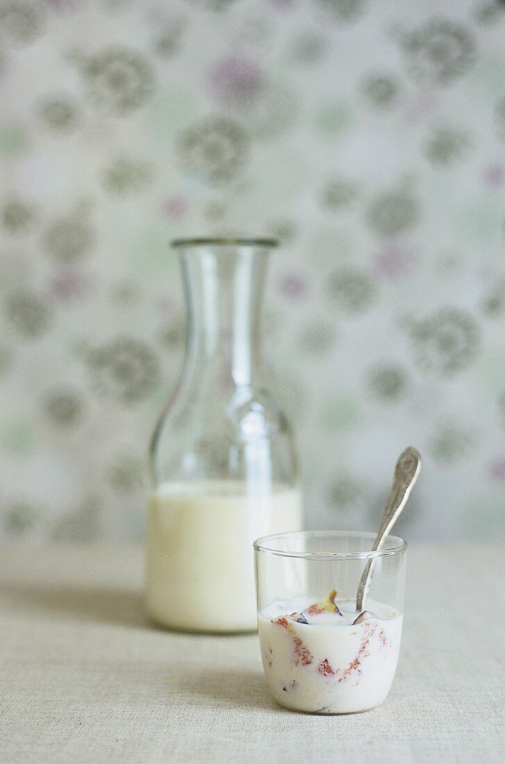 Almond milk with fresh figs