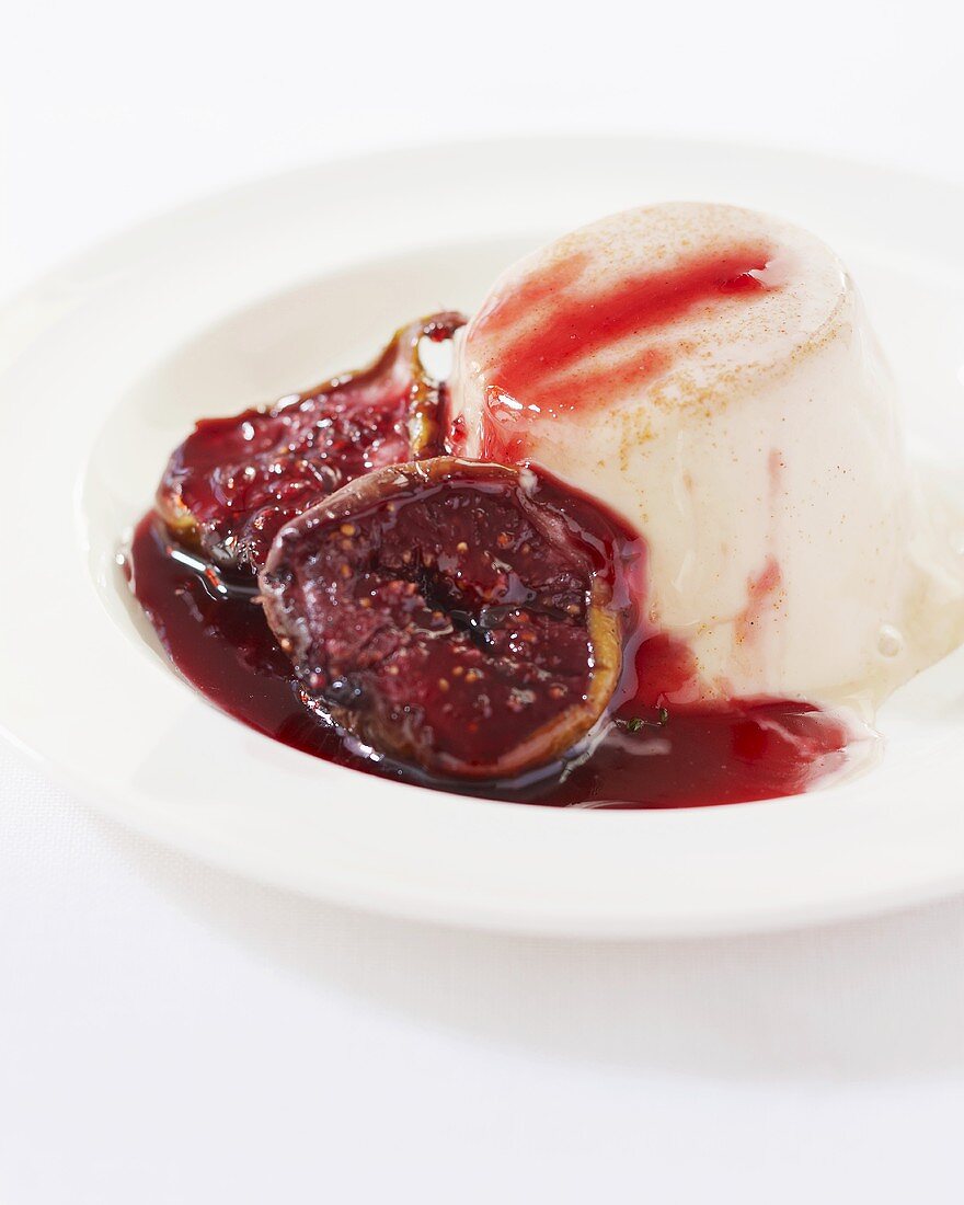 Panna cotta with a fig sauce