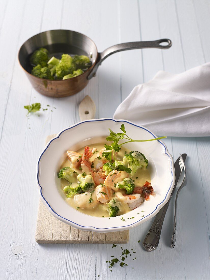 Salmon and prawn stew with broccoli