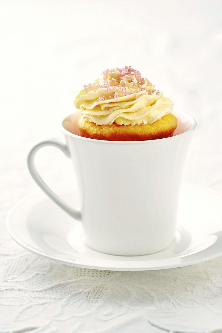 Mango-Cupcake in einer Tasse