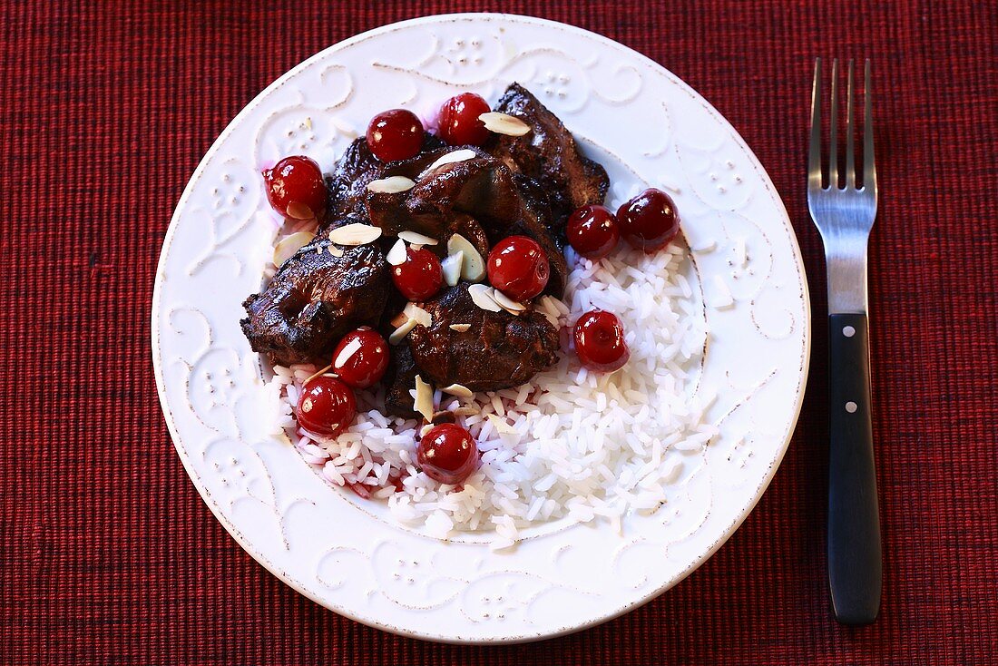 Liver with cherries, flaked almonds and rice