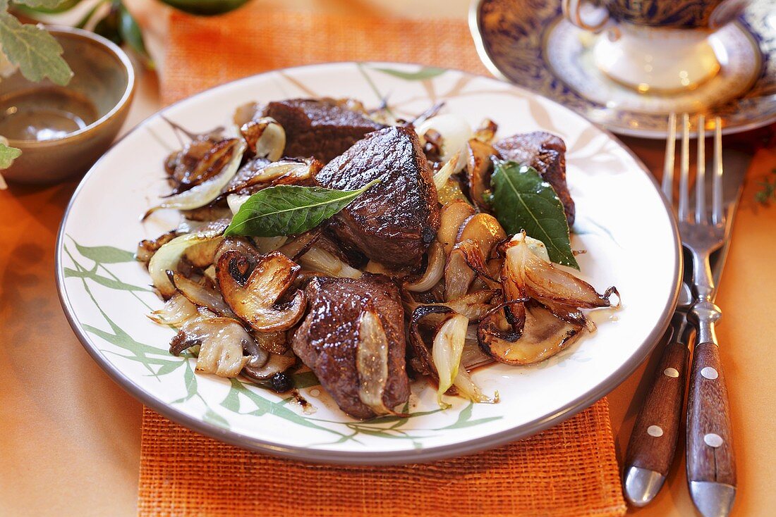 Beef with mushrooms and onions