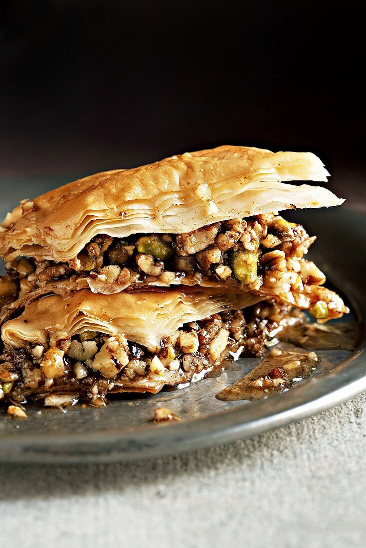 Baklava mit Nüssen und Honig