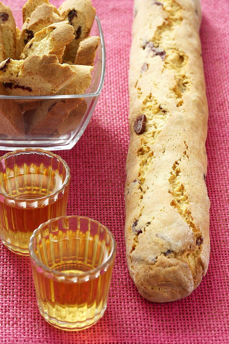 Mandel-Biscotti mit Beeren