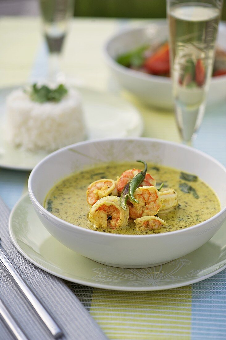 Prawns in herb curry sauce