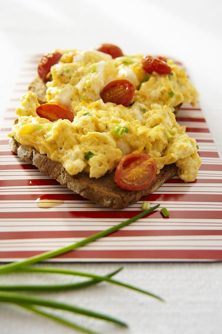 Scrambled egg and cocktail tomatoes on toast