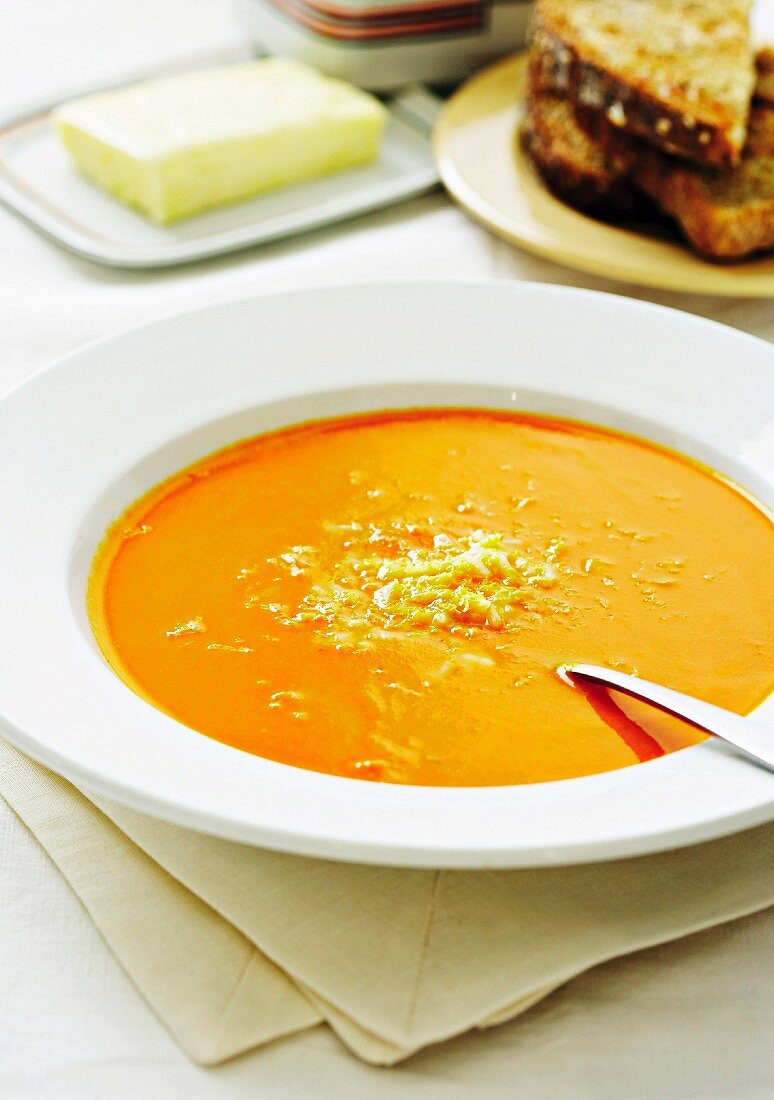 Karotten-Ingwer-Suppe mit Reis
