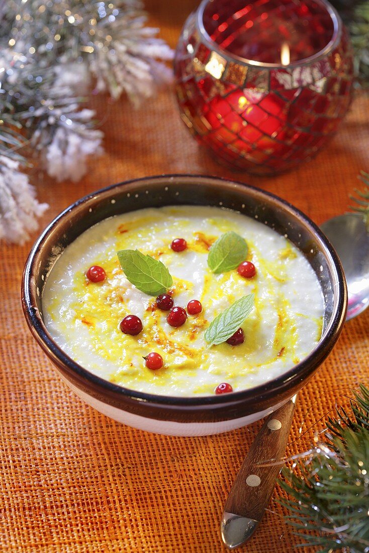 Mandel-Safran-Suppe (weihnachtlich)