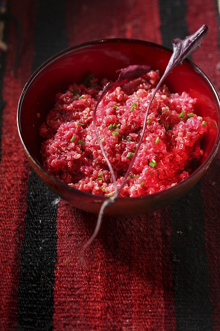 Quinoa mit Roter Bete und Schnittlauch