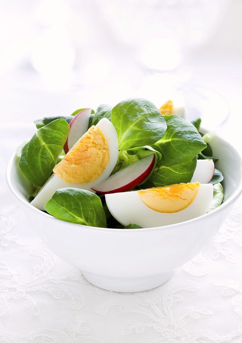 Corn salad with egg and radishes