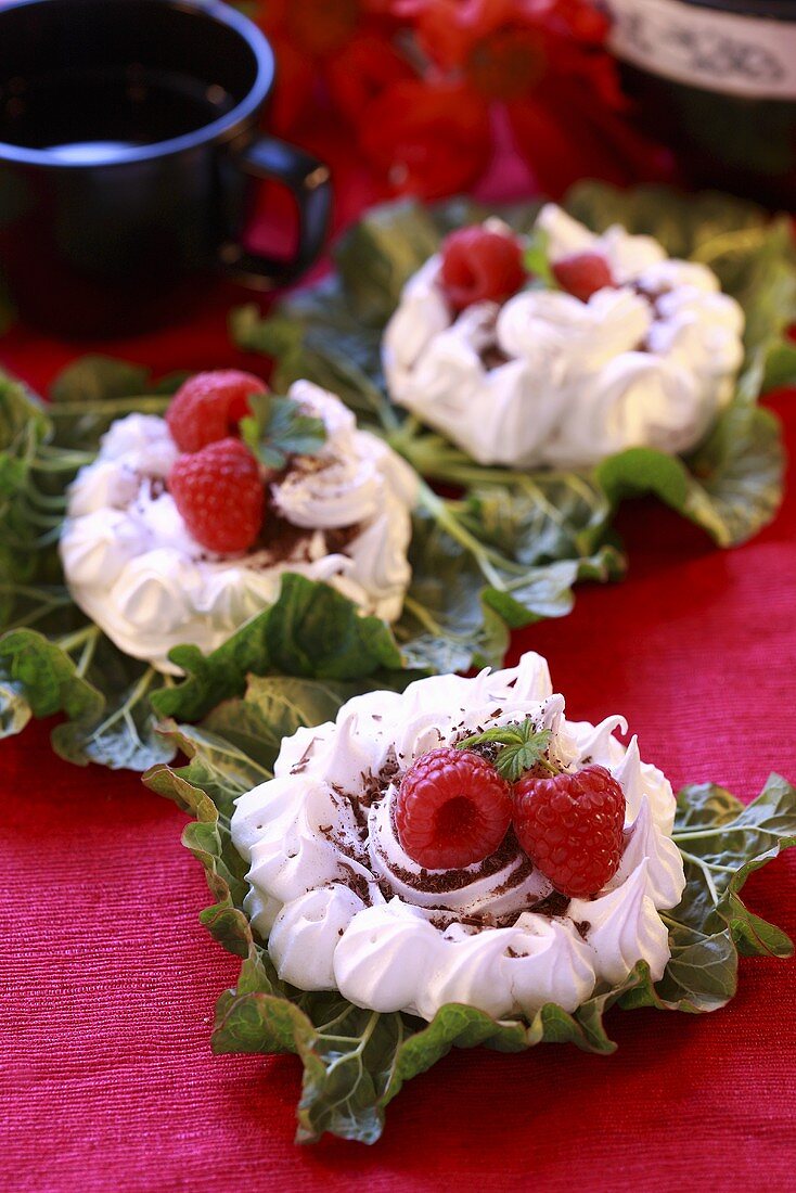 Meringues with raspberries