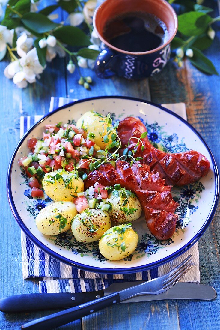 Bratwürste mit Pellkartoffeln