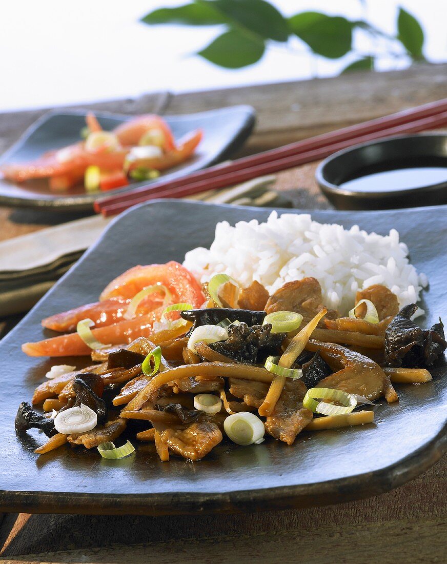 Stir-fried vegetables and mushrooms