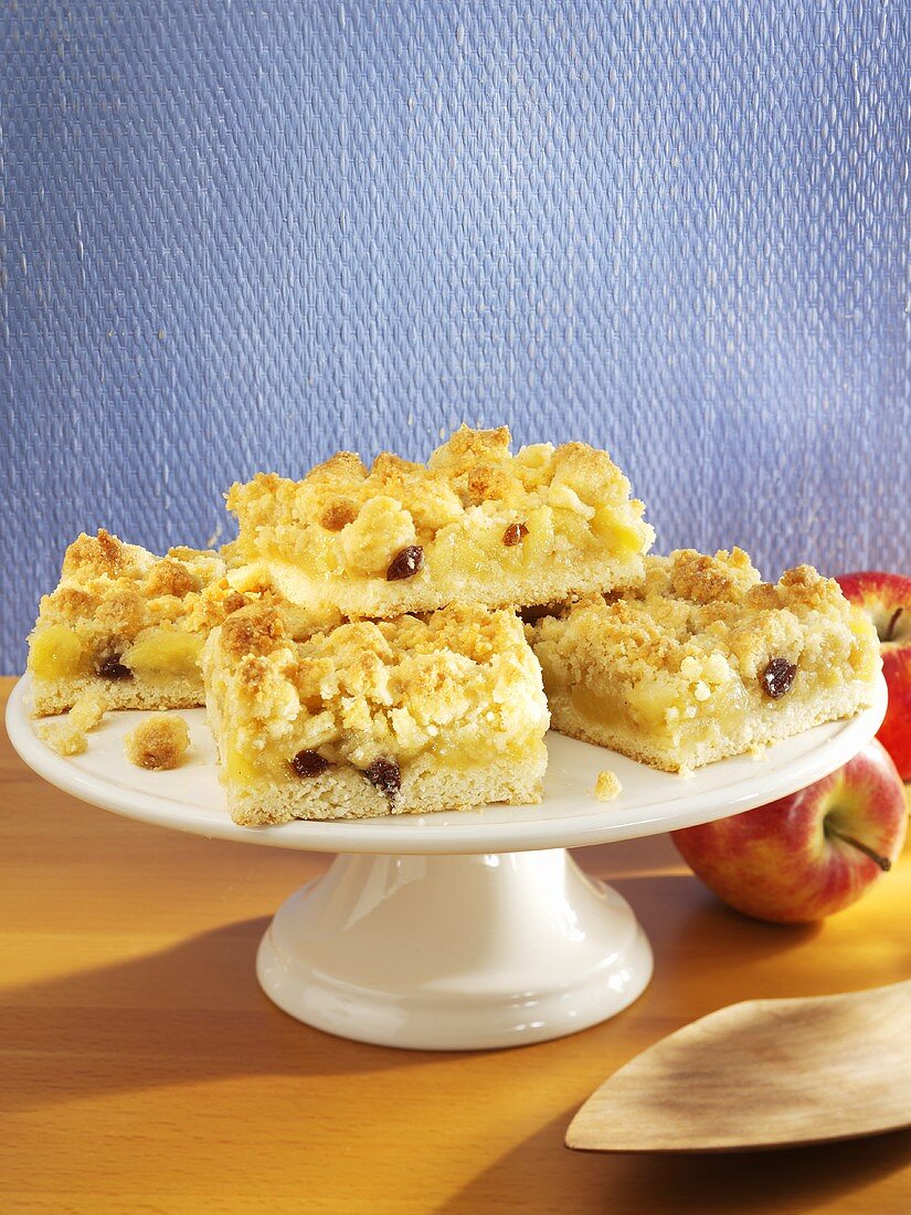 Several pieces of apple cake with advocaat crumble