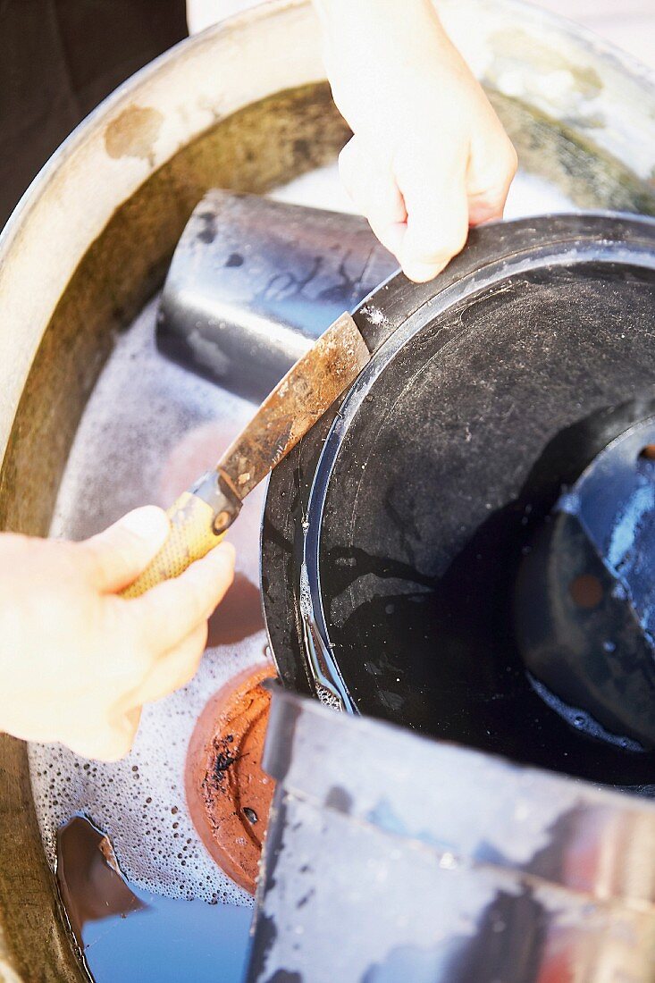 Cleaning flowerpots