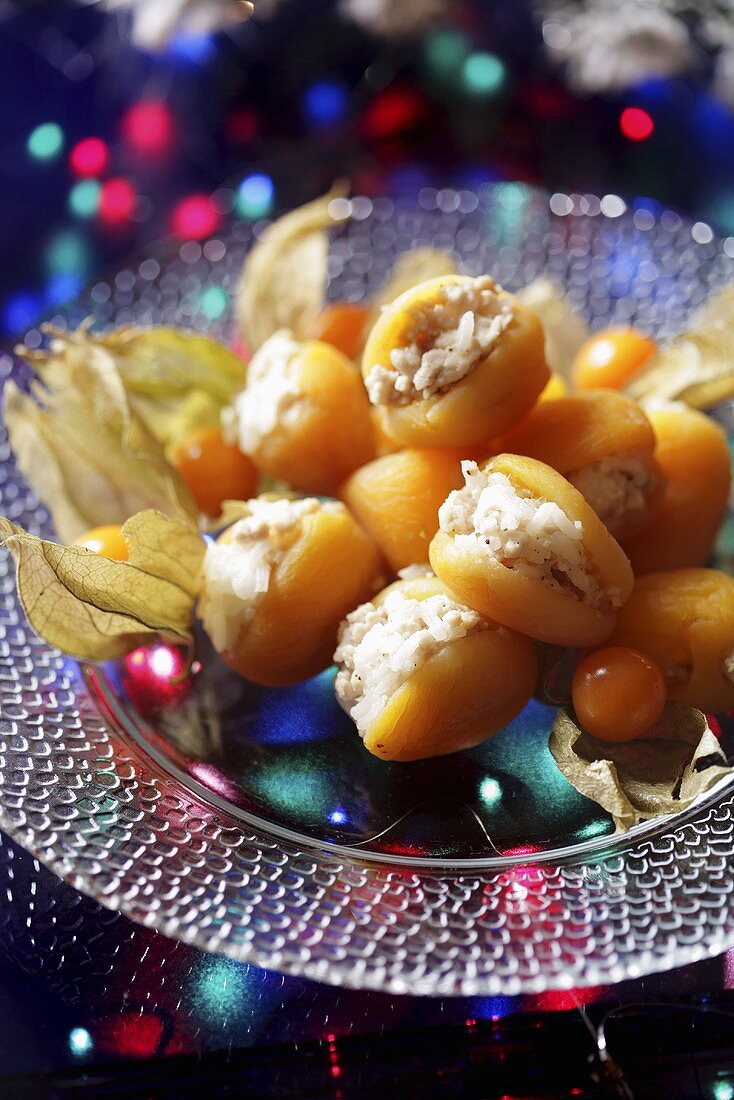 Stuffed dried apricots (Christmas)