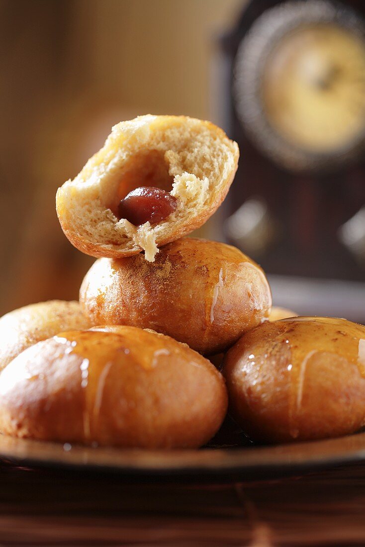 Doughnuts with jam and honey sauce