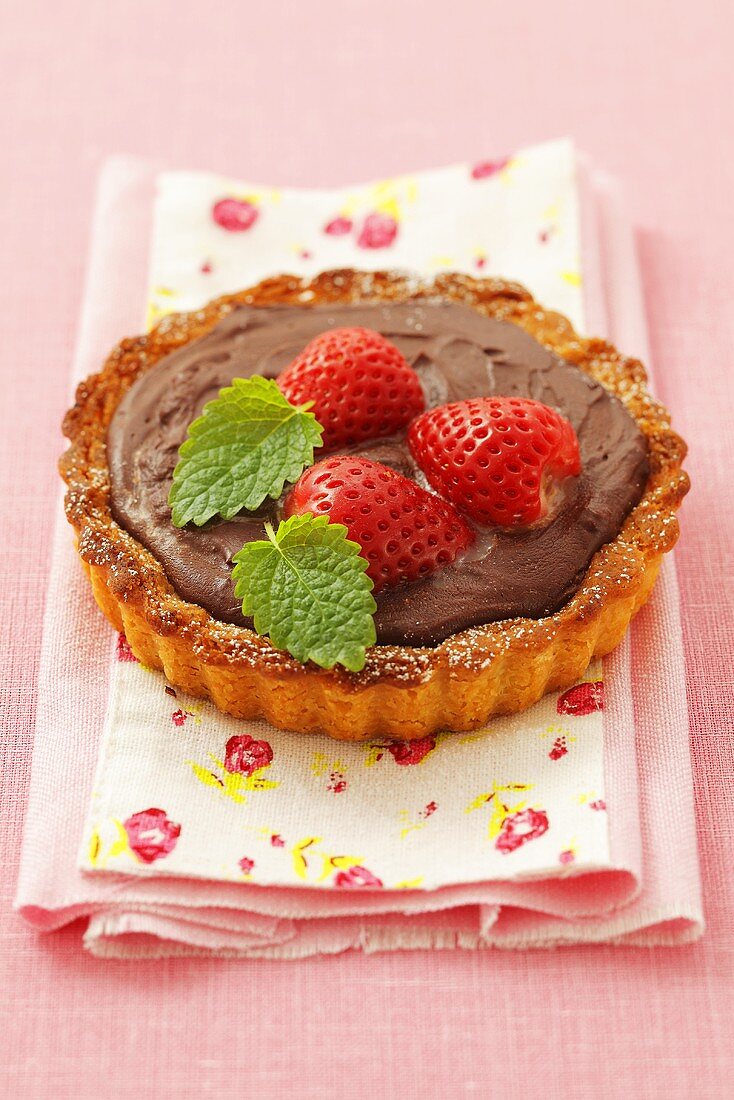 Chocolate tart with strawberries
