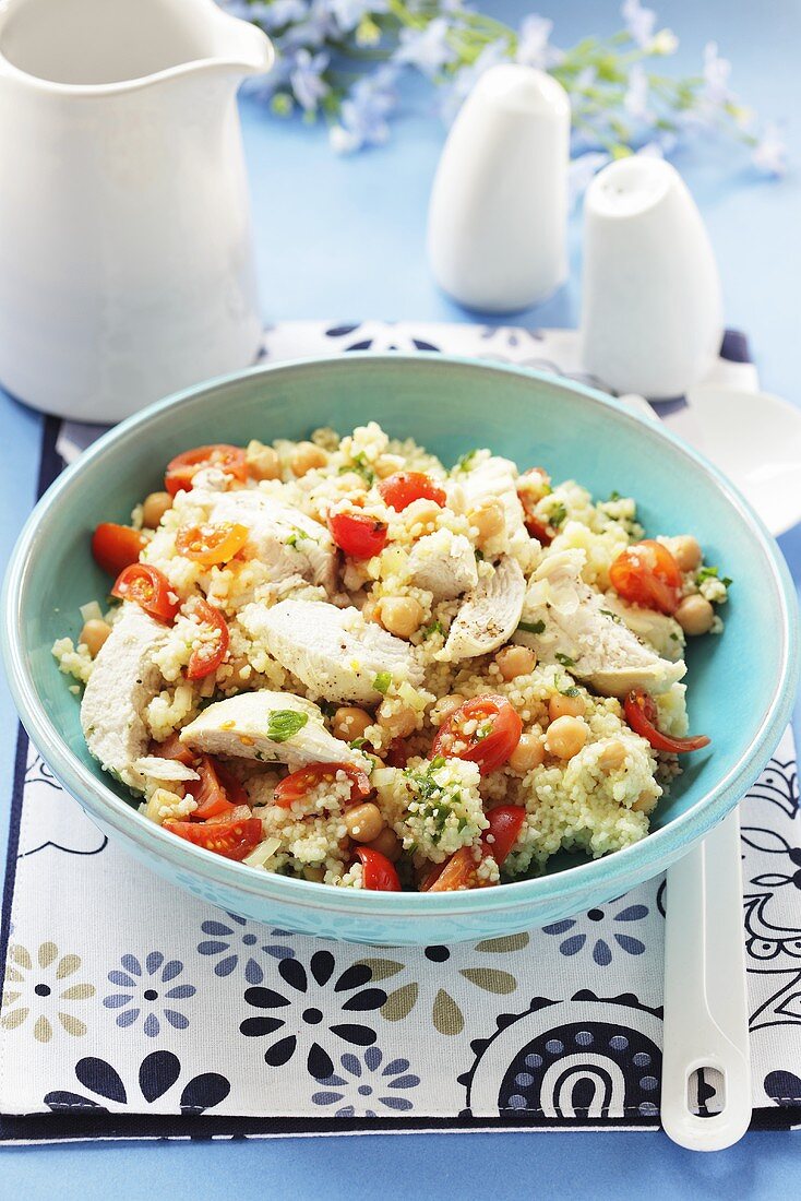 Couscous salad with chick-peas and chicken