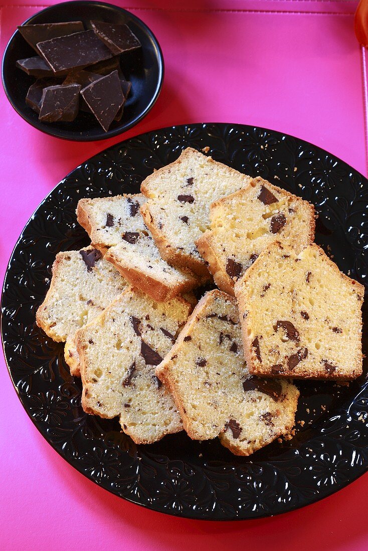 Yoghurt cake with pieces of chocolate