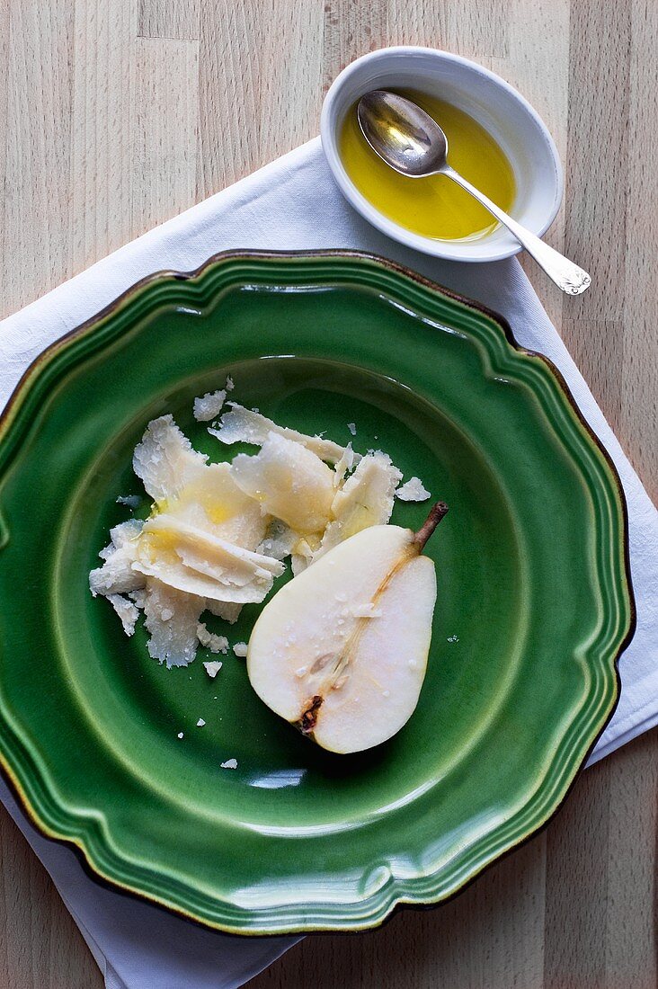 Pear with Parmesan and vinaigrette