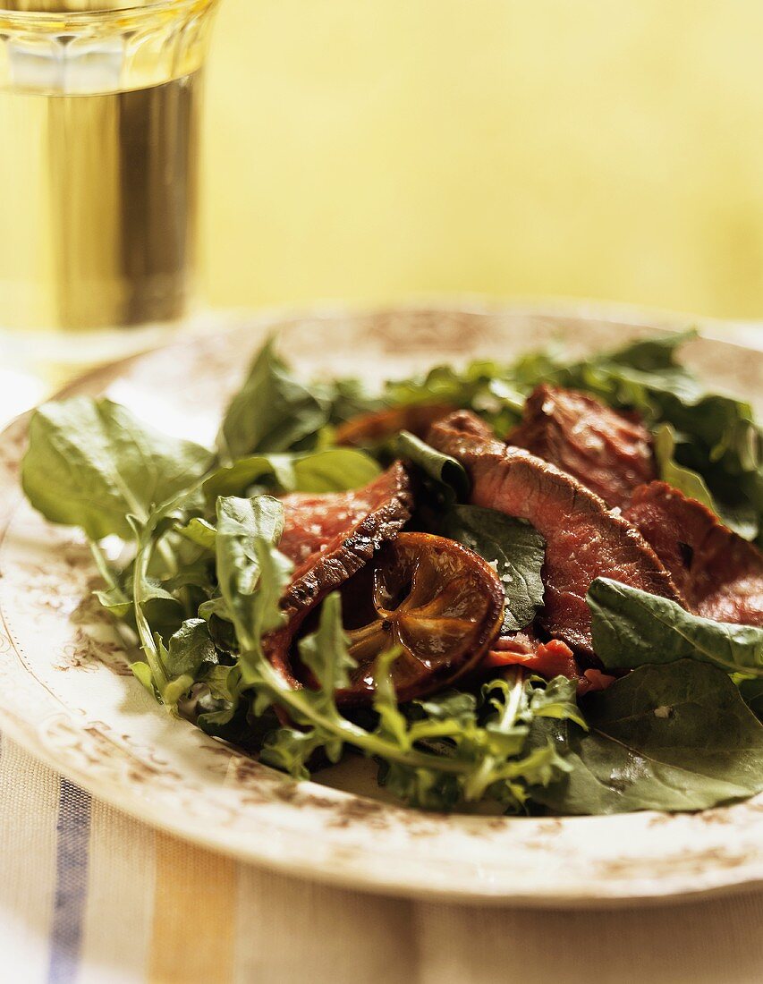 Blattsalat mit Roastbeefscheiben