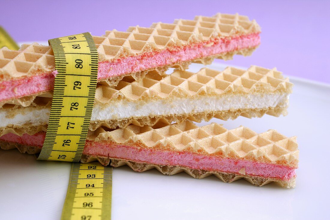 Cream-filled wafer with tape measure