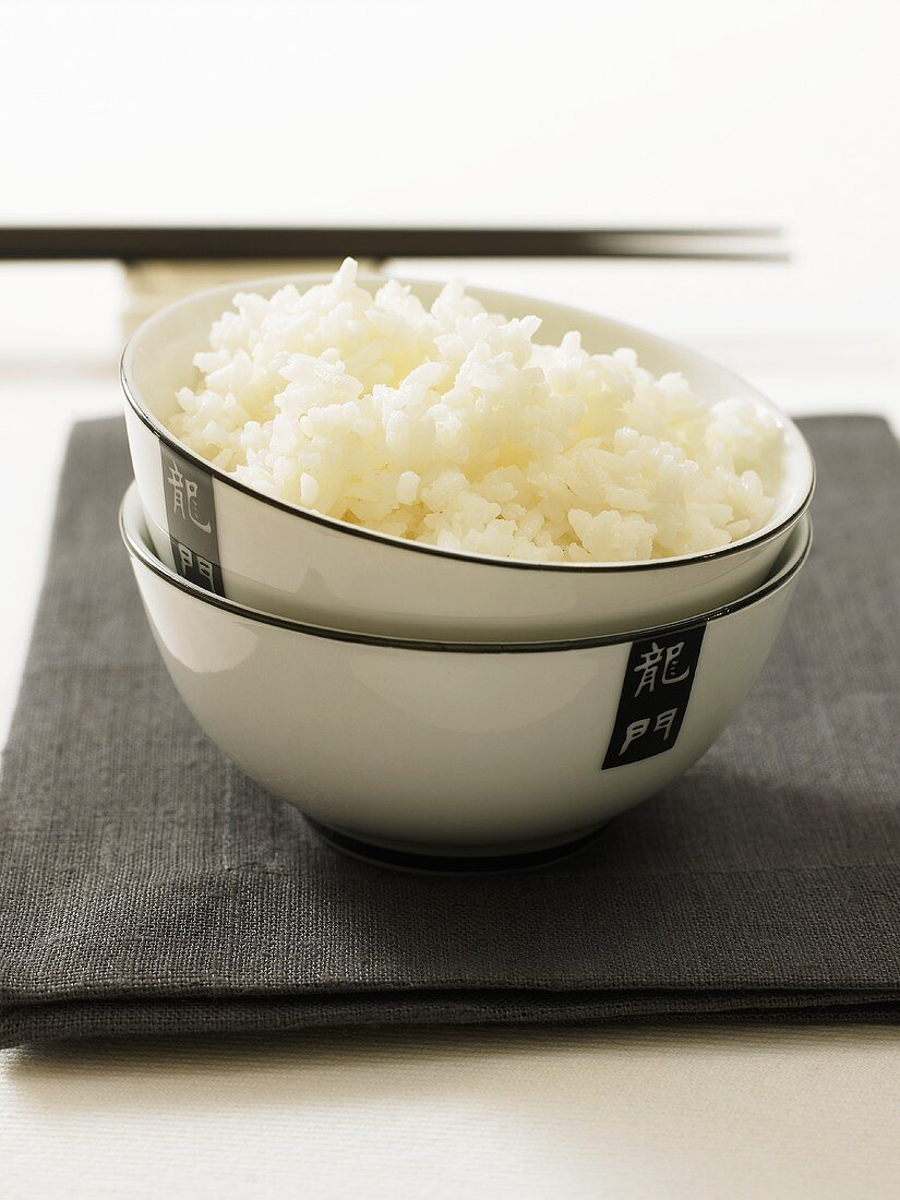 Sushi-Reis in einer Schale
