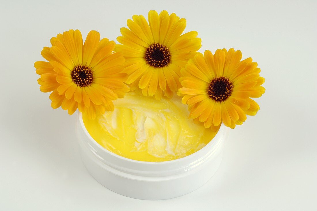 Marigold ointment with three flowers