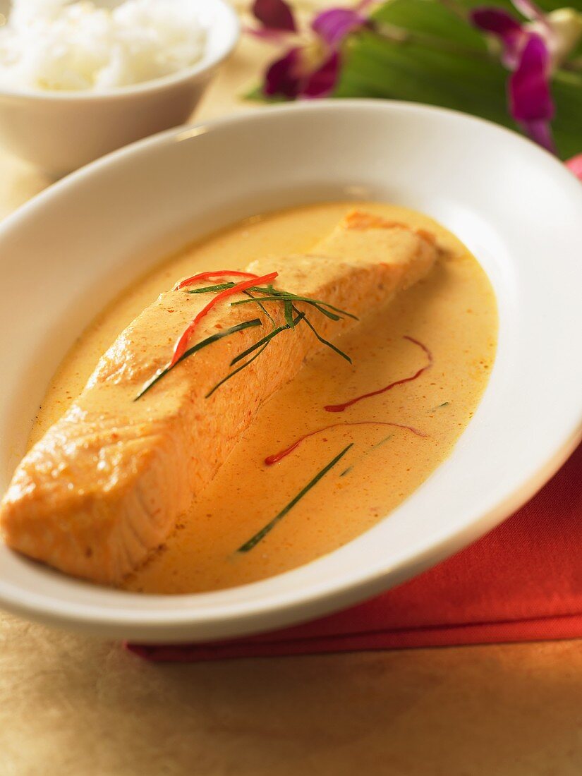 Salmon with spicy coconut milk sauce (Thailand)