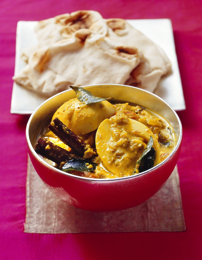 Eier-Kokos-Curry mit Brotfladen